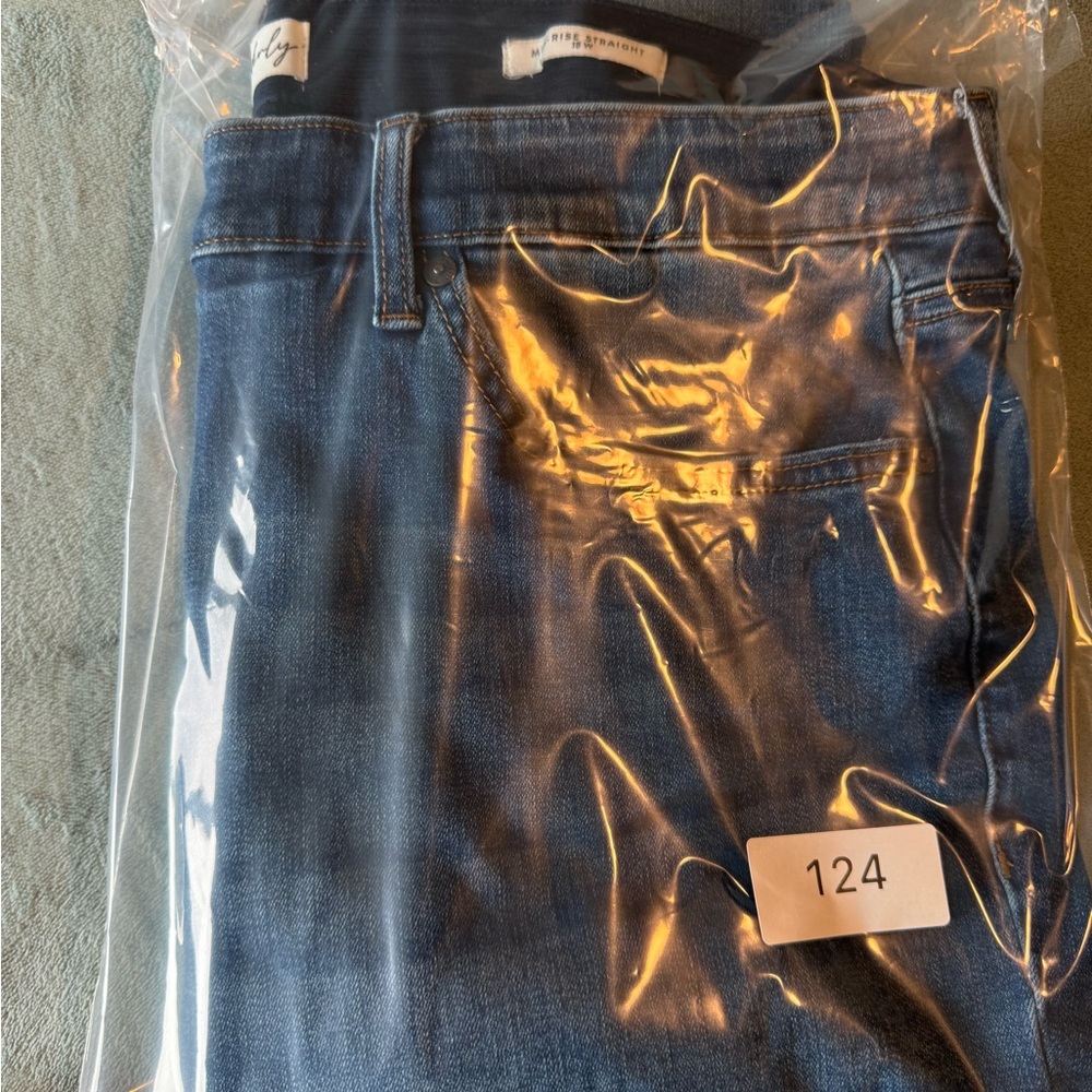 Wonderly Straight Leg Jeans in Deep Blue - Picture 6 of 6
